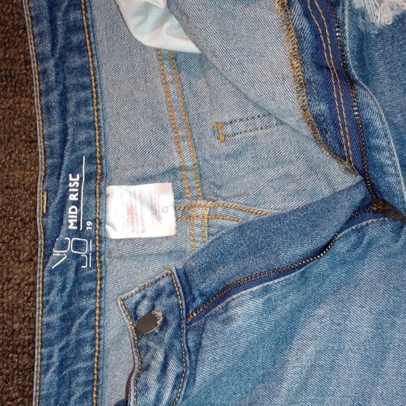 Mid rise shorts - Picture 2 of 7